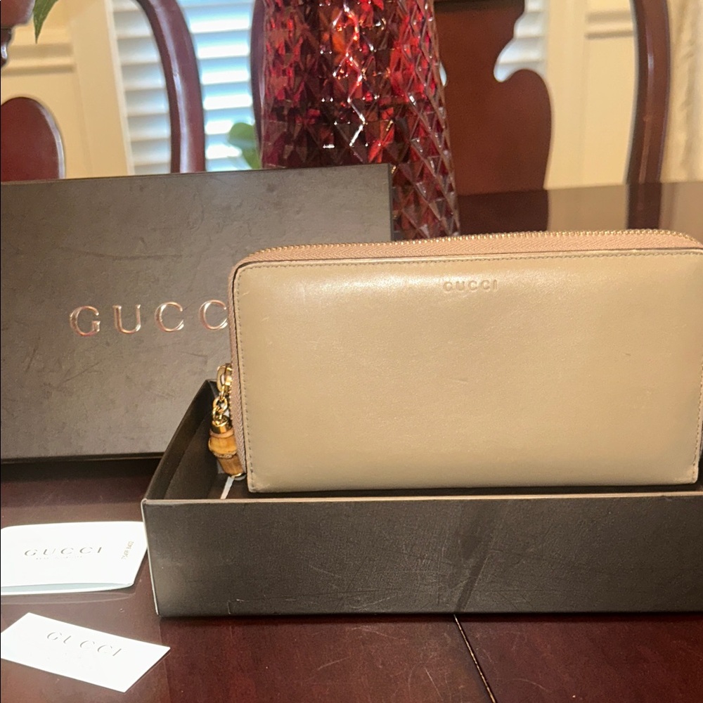❌Sold❌🥳Gucci Light Brown Leather Zip Wallet - Picture 1 of 7